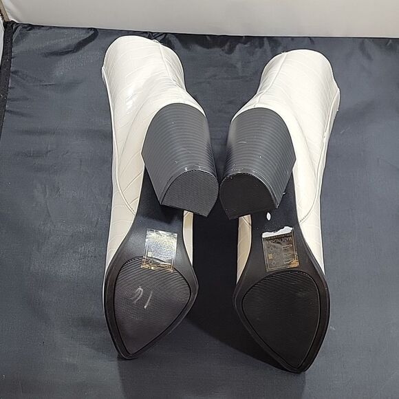 BRAND NEW QUPID POINTED TOE CHUNKY HEEL BOOT - Picture 14 of 15